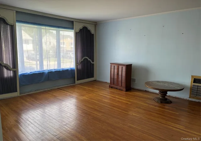 Photo 3 of Sale Pending at 3 Peter Rd, Oyster Bay, NY 11801 | MLS# 1011045 | Listing updated on 2026-07-30