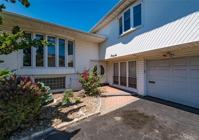 Photo 3 of Sale Pending at 36 Elaine Dr, Oceanside, NY 11572 | MLS# 1011056 | Listing updated on 2026-09-16