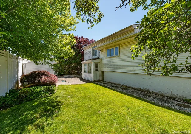 Photo 4 of Sale Pending at 36 Elaine Dr, Oceanside, NY 11572 | MLS# 1011056 | Listing updated on 2026-09-16