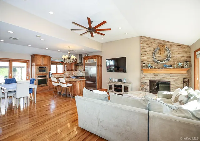 2nd image of 37 Seitz Dr, Oyster Bay, NY 11714 | MLS# 1011069