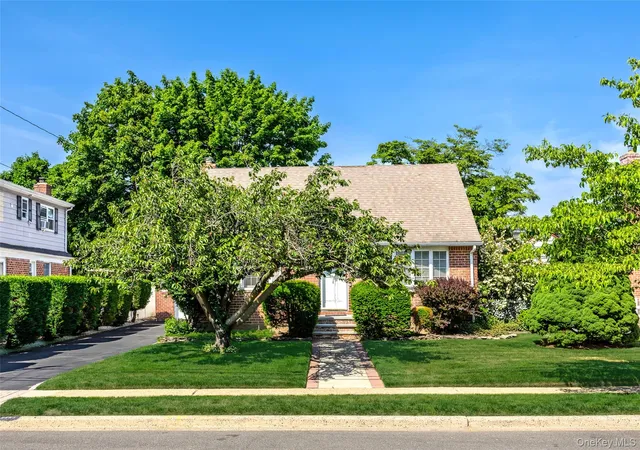2nd image of 2453 Aberdeen St, Hempstead, NY 11554 | MLS# 1011074