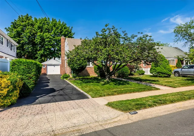 3rd image of 2453 Aberdeen St, Hempstead, NY 11554 | MLS# 1011074