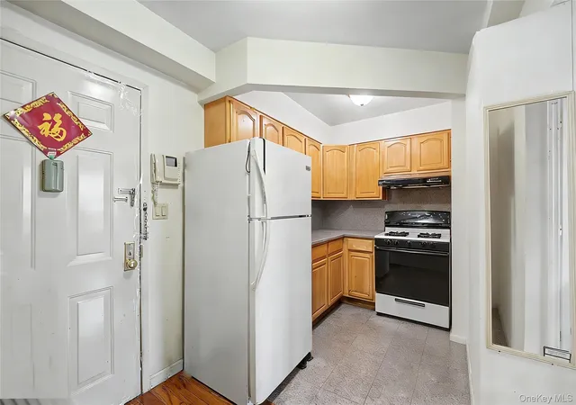 2nd image of 3506 Leavitt St #5H, New York, NY 11354 | MLS# 1011084