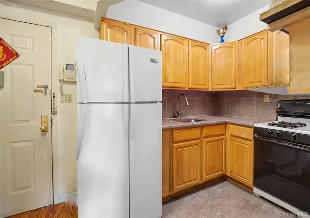 3rd image of 3506 Leavitt St #5H, New York, NY 11354 | MLS# 1011084