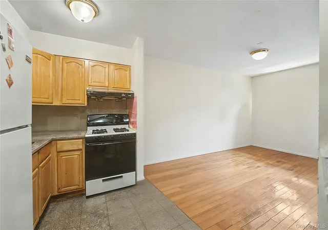 4th image of 3506 Leavitt St #5H, New York, NY 11354 | MLS# 1011084