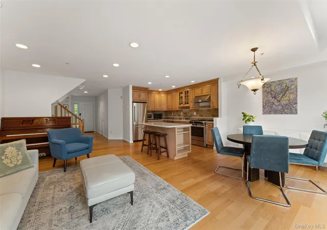 Listing Photo 4 - Condo for sale in building located at 611 Pondside Dr, Greenburgh, NY 10607