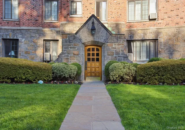 2nd image of 914 Wynnewood Rd #LL1, Pelham, NY 10803 | MLS# 1011109