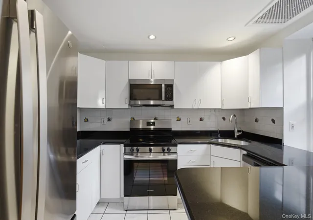 4th image of 914 Wynnewood Rd #LL1, Pelham, NY 10803 | MLS# 1011109