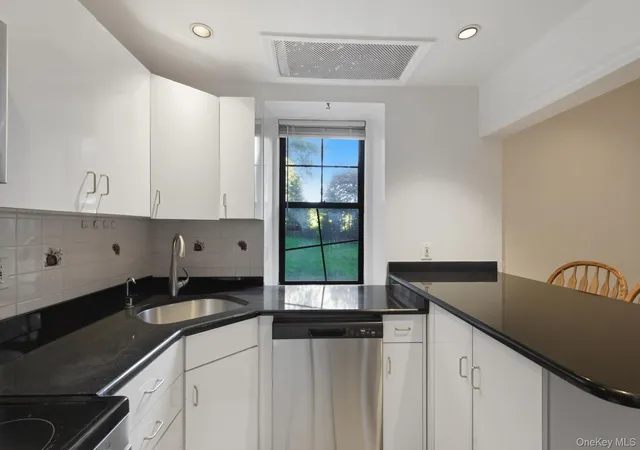 5th image of 914 Wynnewood Rd #LL1, Pelham, NY 10803 | MLS# 1011109