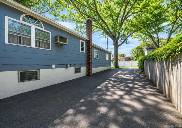 39th image of 3 Curtis Dr, Brookhaven, NY 11789 | MLS# 1011128