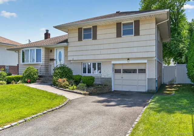 3rd image of 4 Gates Ave, Oyster Bay, NY 11803 | MLS# 1011133
