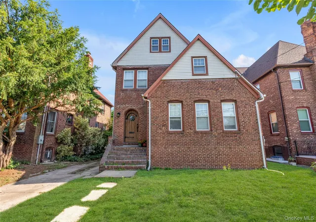 Photo 1 of Sale Pending at 89 Trafalgar Sq, Hempstead, NY 11563 | MLS# 1011142 | Listing updated on 2026-08-15