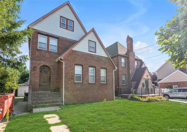Photo 3 of Sale Pending at 89 Trafalgar Sq, Hempstead, NY 11563 | MLS# 1011142 | Listing updated on 2026-08-15