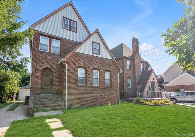 Photo 3 of Sale Pending at 89 Trafalgar Sq, Hempstead, NY 11563 | MLS# 1011142 | Listing updated on 2026-08-15