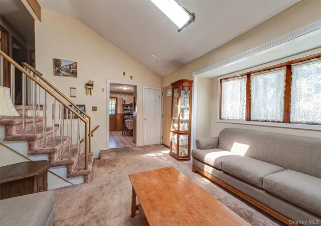 4th image of 9 Johnson Pl, Lindenhurst, NY 11757 | MLS# 1011177