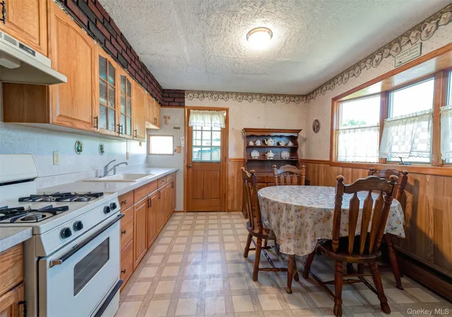 5th image of 9 Johnson Pl, Lindenhurst, NY 11757 | MLS# 1011177