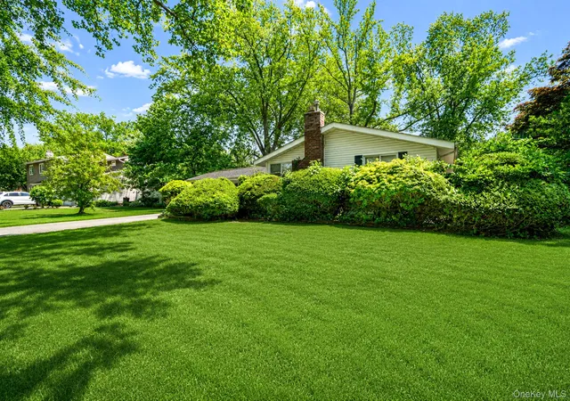 3rd image of 3 Cedar Crest Dr, Dix Hills, NY 11746 | MLS# 1011181