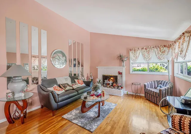 5th image of 3 Cedar Crest Dr, Dix Hills, NY 11746 | MLS# 1011181