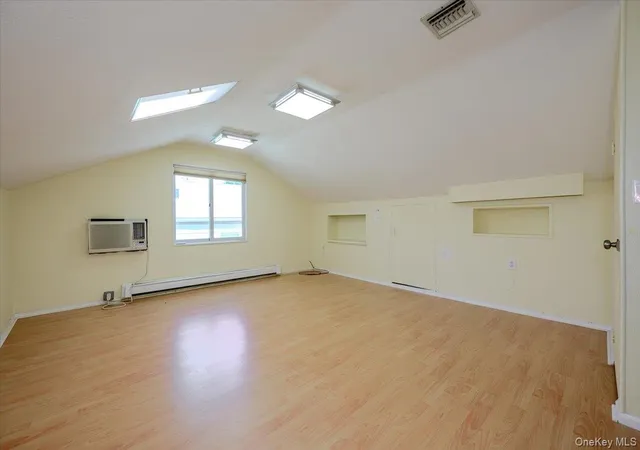 5th image of 567 Oxford Rd, Cedarhurst, NY 11516 | MLS# 1011209