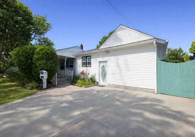 2nd image of 1327 Brooklyn Blvd, Bay Shore, NY 11706 | MLS# 1011230