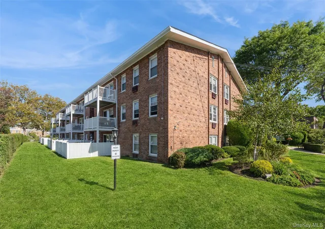 2nd image of 61 Maine Ave, Hempstead, NY 11570