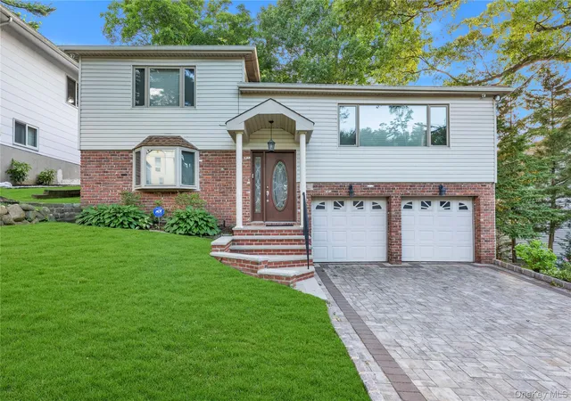 Single family home for sale at 90 Virginia Dr, Manhasset, NY 11030 | MLS# 1011239 | Listing updated on 2026-06-22