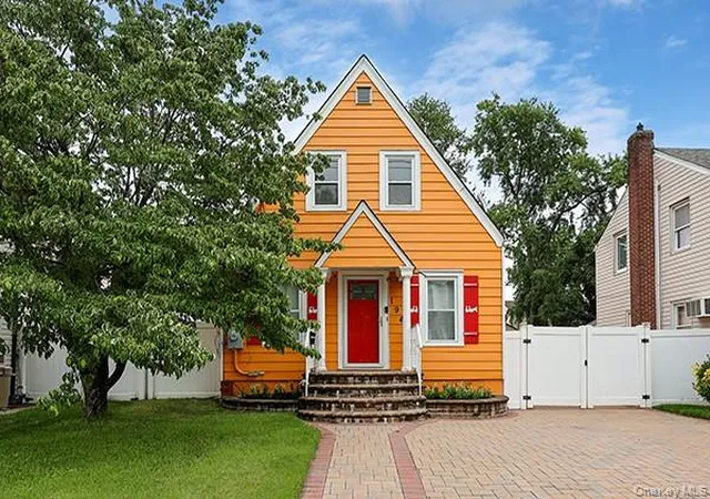 Photo 2 of Sale Pending at 194 Holly Ave, Hempstead, NY 11550 | MLS# 1011259 | Listing updated on 2026-08-10