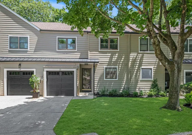 2nd image of 15 High Oaks Ct, Huntington, NY 11743 | MLS# 1011279