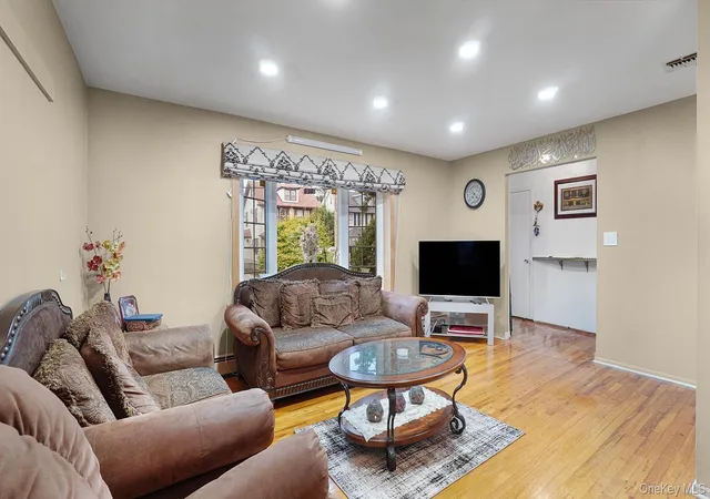 5th image of 54 E Maujer St, Valley Stream, NY 11580 | MLS# 1011285