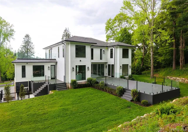 Homes for sale in Oyster Bay, NY | 28 Rolling Hill, Oyster Bay, NY 11568 | MLS# 1011293