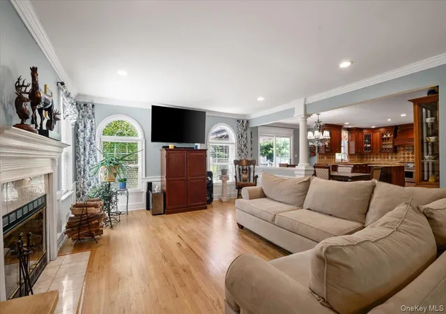 4th image of 16 Crest Hollow Ln, Brookhaven, NY 11949 | MLS# 1011319
