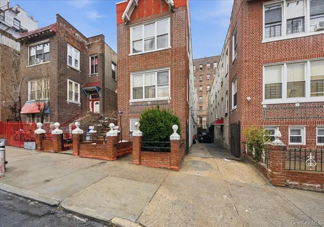 Photo 2 of Sale Pending at 1825 S Andrews Ave, Bronx, NY 10453 | MLS# 1011340 | Listing updated on 2026-07-11