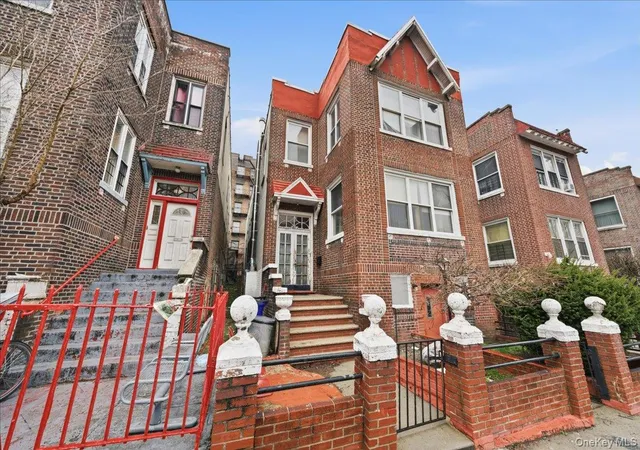 Photo 3 of Sale Pending at 1825 S Andrews Ave, Bronx, NY 10453 | MLS# 1011340 | Listing updated on 2026-07-11