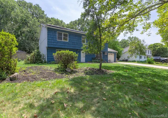 Photo 4 of Single family home for sale at 8 Long Meadow Pl, South Setauket, NY 11720 | MLS# 1011362 | Listing updated on 2026-09-05