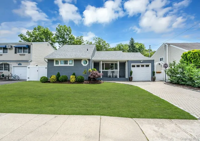 Homes for sale in Babylon, NY | 31 Jane Dr, Babylon, NY 11703 | MLS# 1011378