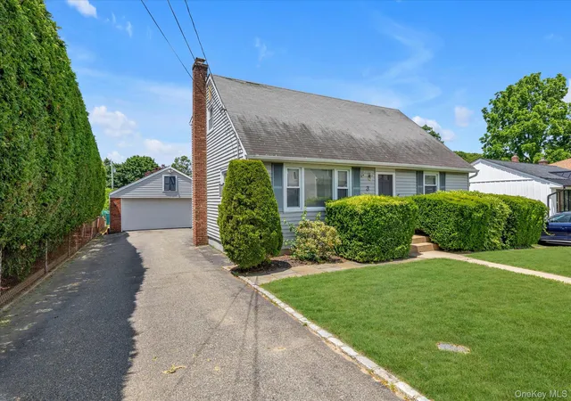 2nd image of 3 Avenue B, Oyster Bay, NY 11560 | MLS# 1011391