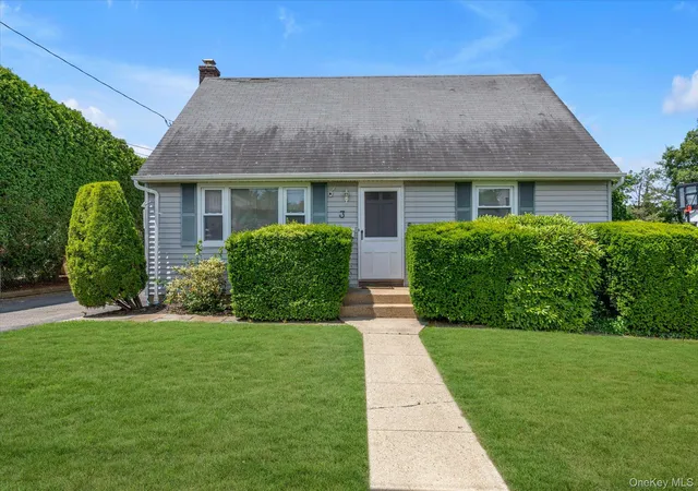 3rd image of 3 Avenue B, Oyster Bay, NY 11560 | MLS# 1011391