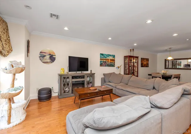 3rd image of 150 I U Willets Rd, North Hempstead, NY 11507 | MLS# 1011418