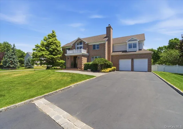 Photo 3 of Single family home for sale at 2 Mercedes Ct, Brookhaven, NY 11772 | MLS# 1011420 | Listing updated on 2026-08-30