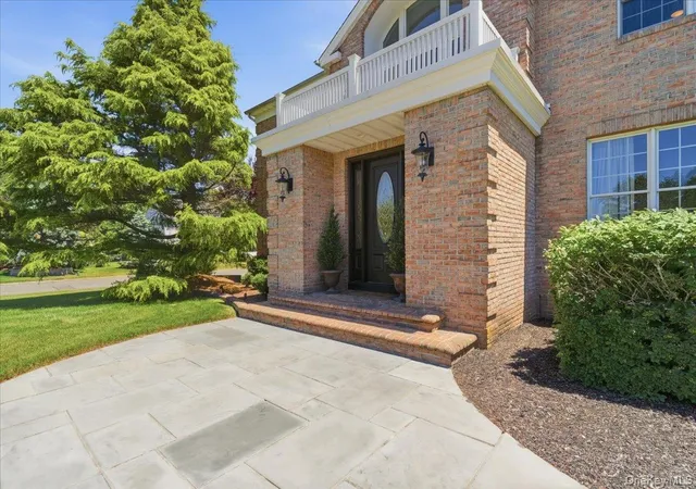 Photo 3 of Sale Pending at 2 Mercedes Ct, Brookhaven, NY 11772 | MLS# 1011420 | Listing updated on 2026-09-25