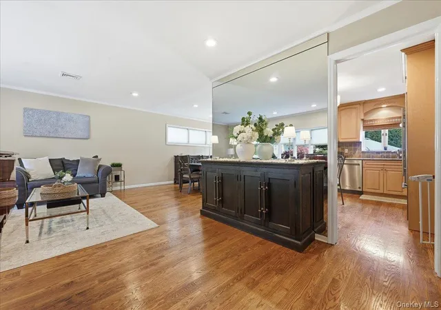 5th image of 33 Pell Ter, Garden City, NY 11530 | MLS# 1011468
