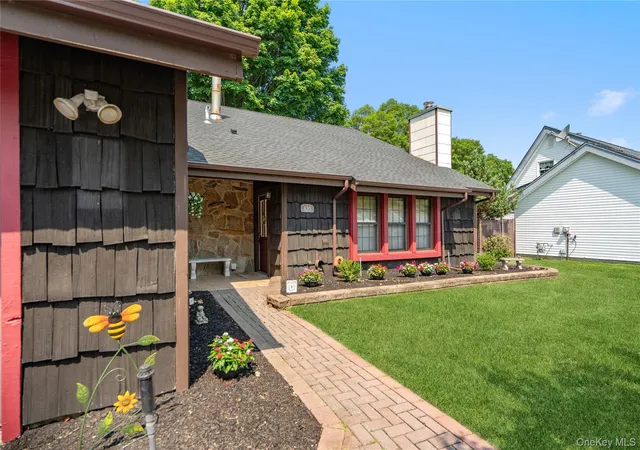 2nd image of 820 Greenbelt Pkwy W, Islip, NY 11741 | MLS# 1011476