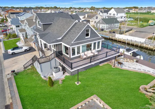 33rd image of 998 Pacific St, Lindenhurst, NY 11757 | MLS# 1011506
