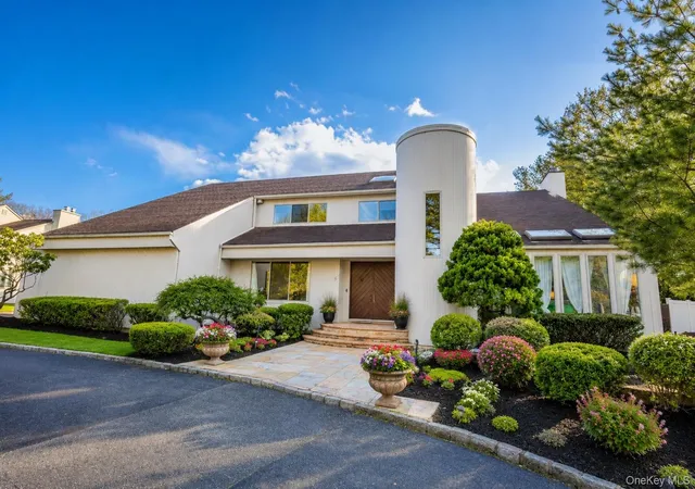 Photo 1 of Sale Pending at 6 Polo Ct, Oyster Bay, NY 11797 | MLS# 1011509 | Listing updated on 2026-08-01