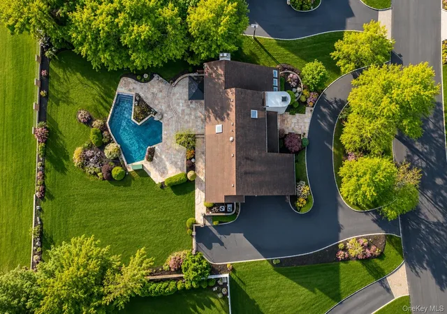 Photo 2 of Sale Pending at 6 Polo Ct, Oyster Bay, NY 11797 | MLS# 1011509 | Listing updated on 2026-08-01