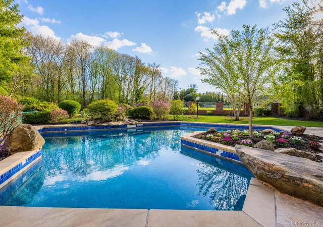 Photo 3 of Sale Pending at 6 Polo Ct, Oyster Bay, NY 11797 | MLS# 1011509 | Listing updated on 2026-08-01