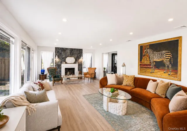 Photo 4 of Sale Pending at 6 Polo Ct, Oyster Bay, NY 11797 | MLS# 1011509 | Listing updated on 2026-08-01