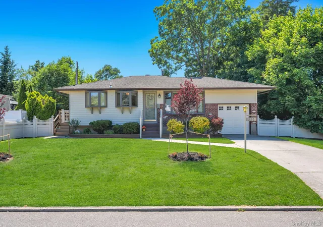 1st image of 256 W 4th St, Babylon, NY 11729 | MLS# 1011522