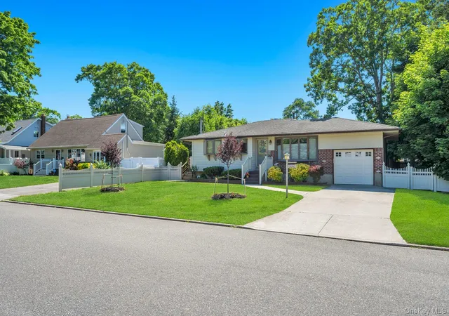 2nd image of 256 W 4th St, Babylon, NY 11729 | MLS# 1011522