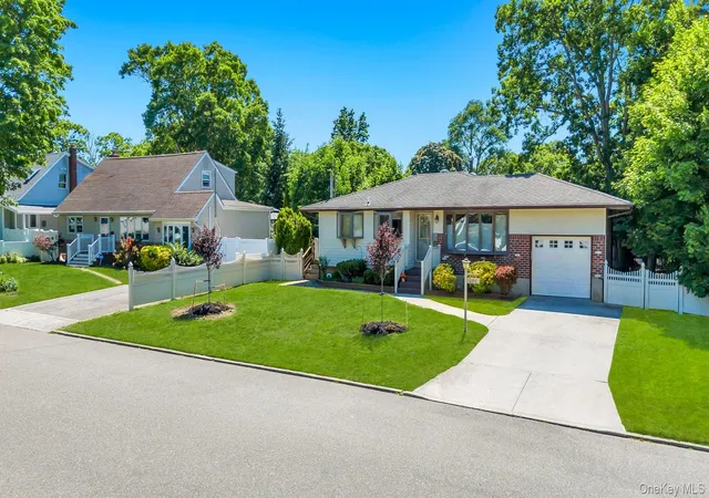 5th image of 256 W 4Th St, Babylon, NY 11729 | MLS# 1011522